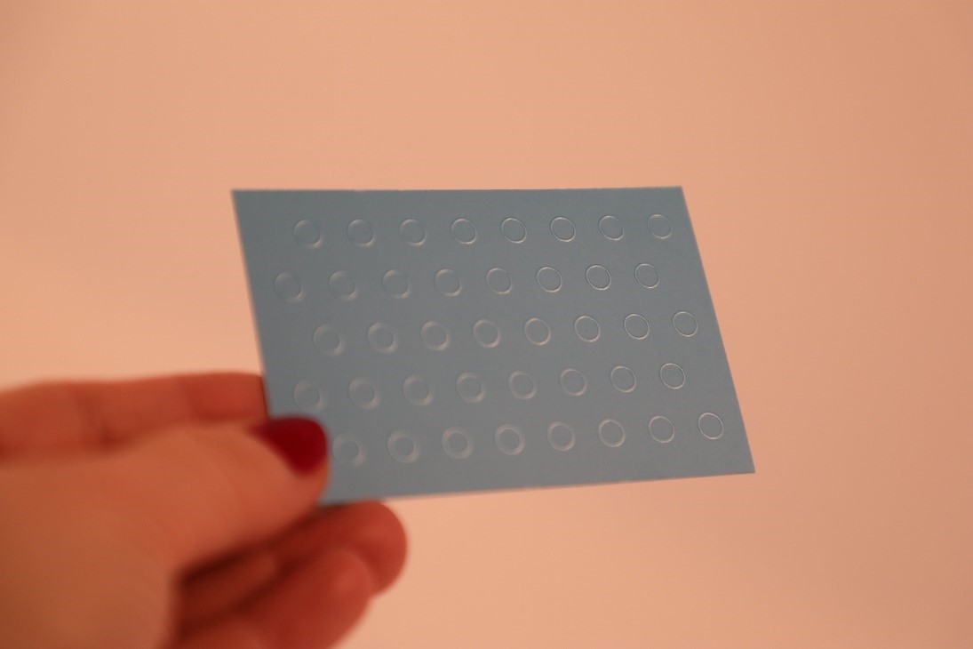 low rise spot UV circles on a business card