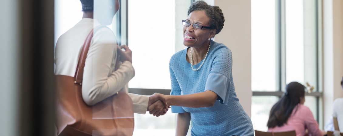 A Guide on How to Say Thank You to Customers: Card Messages, Postcards & Appreciation Notes